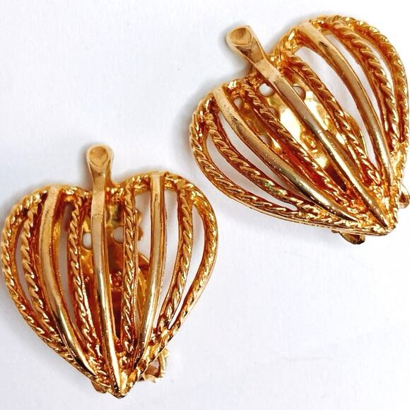Vintage 1960s Heart Clip On Earrings Mid Century Gold Tone Sculptural Jewelry - Picture 6 of 11